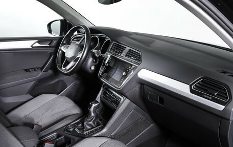 Volkswagen Tiguan II, 2021 год, 3 108 000 рублей, 11 фотография