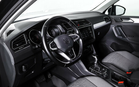 Volkswagen Tiguan II, 2021 год, 3 108 000 рублей, 15 фотография