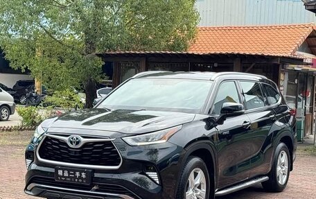 Toyota Highlander, 2022 год, 2 579 000 рублей, 1 фотография