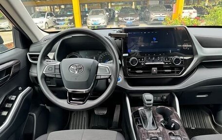 Toyota Highlander, 2022 год, 2 579 000 рублей, 14 фотография