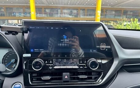 Toyota Highlander, 2022 год, 2 579 000 рублей, 15 фотография