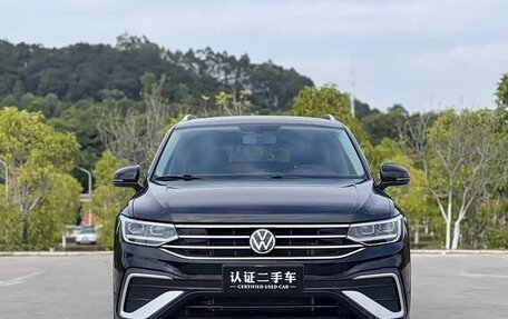 Volkswagen Tiguan II, 2022 год, 1 943 277 рублей, 2 фотография