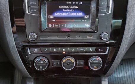 Volkswagen Jetta VI, 2017 год, 1 300 000 рублей, 13 фотография