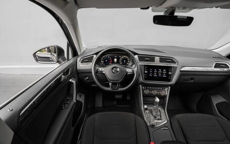 Volkswagen Tiguan II, 2018 год, 3 100 000 рублей, 17 фотография