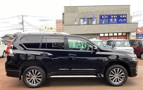Toyota Land Cruiser Prado 150 рестайлинг 2, 2022 год, 3 670 999 рублей, 6 фотография