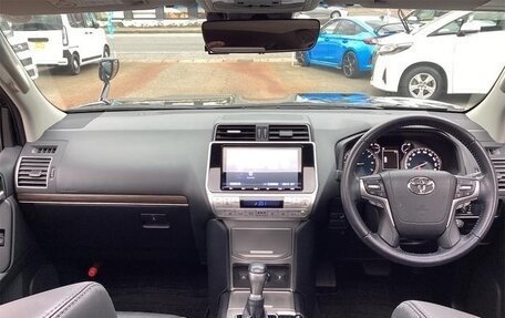 Toyota Land Cruiser Prado 150 рестайлинг 2, 2022 год, 3 670 999 рублей, 15 фотография