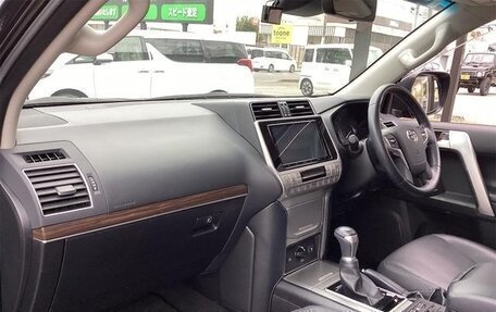 Toyota Land Cruiser Prado 150 рестайлинг 2, 2022 год, 3 670 999 рублей, 19 фотография