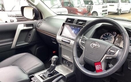 Toyota Land Cruiser Prado 150 рестайлинг 2, 2022 год, 3 670 999 рублей, 18 фотография