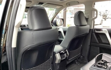 Toyota Land Cruiser Prado 150 рестайлинг 2, 2022 год, 3 670 999 рублей, 33 фотография