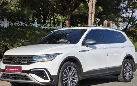 Volkswagen Tiguan II, 2022 год, 2 700 000 рублей, 1 фотография
