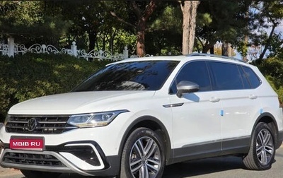 Volkswagen Tiguan II, 2022 год, 2 700 000 рублей, 1 фотография