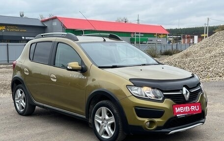 Renault Sandero II рестайлинг, 2015 год, 900 000 рублей, 4 фотография