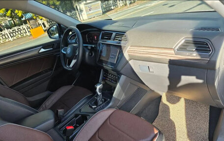 Volkswagen Tiguan II, 2022 год, 2 700 000 рублей, 11 фотография