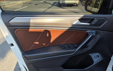 Volkswagen Tiguan II, 2022 год, 2 700 000 рублей, 9 фотография