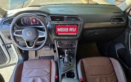 Volkswagen Tiguan II, 2022 год, 2 700 000 рублей, 10 фотография