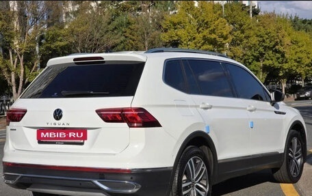 Volkswagen Tiguan II, 2022 год, 2 700 000 рублей, 4 фотография