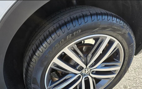 Volkswagen Tiguan II, 2022 год, 2 700 000 рублей, 20 фотография