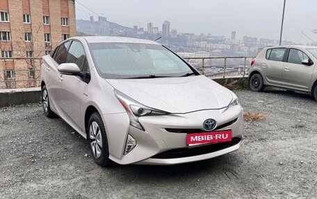 Toyota Prius IV XW50, 2018 год, 1 800 000 рублей, 1 фотография