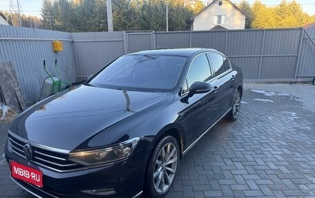 Volkswagen Passat B8 рестайлинг, 2021 год, 2 550 000 рублей, 1 фотография