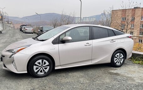 Toyota Prius IV XW50, 2018 год, 1 800 000 рублей, 4 фотография
