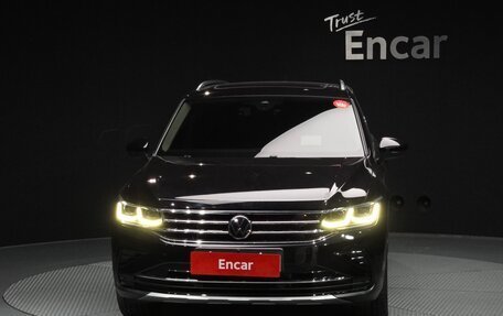 Volkswagen Tiguan II, 2022 год, 3 780 469 рублей, 2 фотография