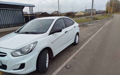 Hyundai Solaris II рестайлинг, 2012 год, 500 000 рублей, 3 фотография