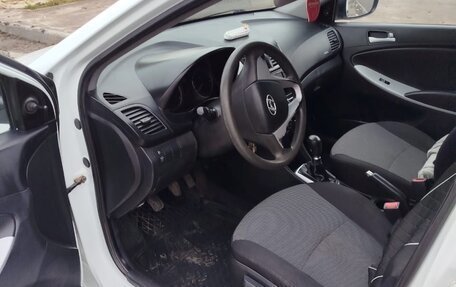 Hyundai Solaris II рестайлинг, 2012 год, 500 000 рублей, 5 фотография