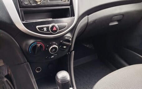 Hyundai Solaris II рестайлинг, 2012 год, 500 000 рублей, 6 фотография