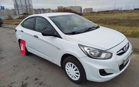 Hyundai Solaris II рестайлинг, 2012 год, 500 000 рублей, 2 фотография
