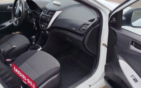 Hyundai Solaris II рестайлинг, 2012 год, 500 000 рублей, 8 фотография