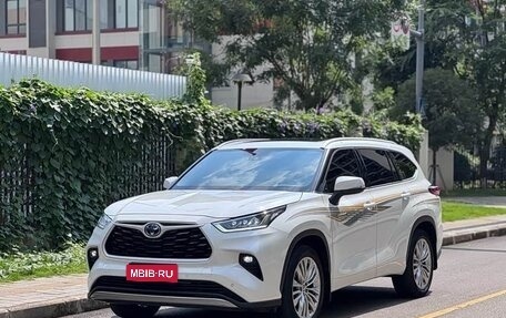 Toyota Highlander, 2022 год, 3 990 000 рублей, 1 фотография