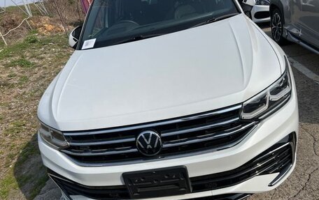 Volkswagen Tiguan II, 2022 год, 2 150 000 рублей, 2 фотография