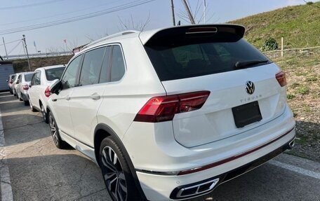 Volkswagen Tiguan II, 2022 год, 2 150 000 рублей, 5 фотография