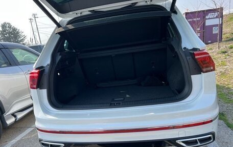 Volkswagen Tiguan II, 2022 год, 2 150 000 рублей, 17 фотография