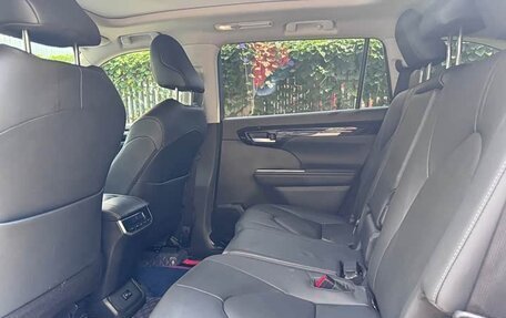 Toyota Highlander, 2022 год, 3 990 000 рублей, 9 фотография