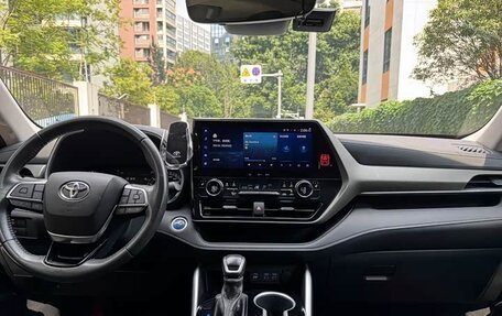 Toyota Highlander, 2022 год, 3 990 000 рублей, 12 фотография