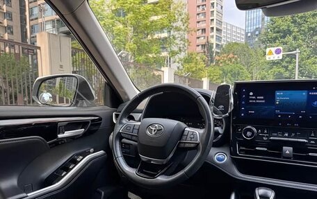 Toyota Highlander, 2022 год, 3 990 000 рублей, 13 фотография