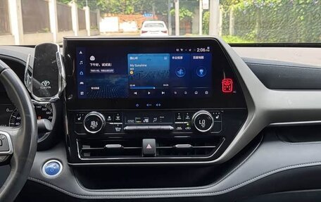 Toyota Highlander, 2022 год, 3 990 000 рублей, 15 фотография