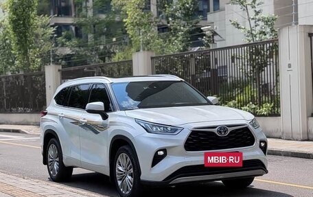 Toyota Highlander, 2022 год, 3 990 000 рублей, 3 фотография