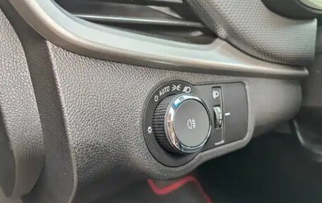 Chevrolet Monza, 2022 год, 1 200 000 рублей, 13 фотография