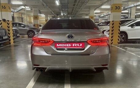 Toyota Camry, 2021 год, 3 450 000 рублей, 5 фотография