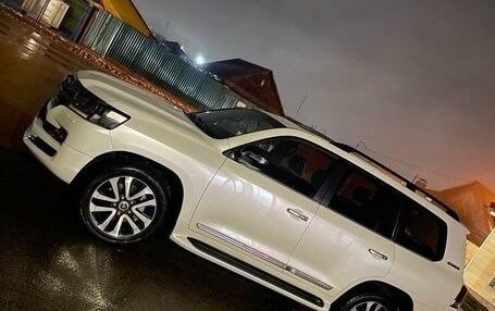 Toyota Land Cruiser 200, 2018 год, 7 400 000 рублей, 6 фотография