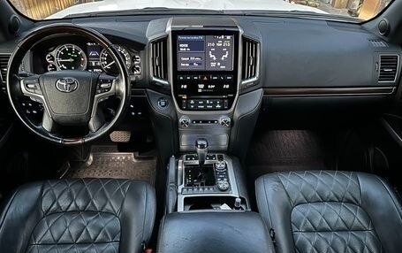 Toyota Land Cruiser 200, 2018 год, 7 400 000 рублей, 7 фотография