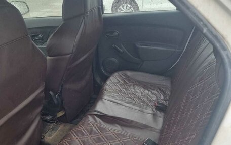 Renault Logan II, 2016 год, 380 000 рублей, 21 фотография