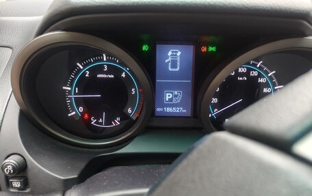 Toyota Land Cruiser Prado 150 рестайлинг 2, 2013 год, 2 500 000 рублей, 10 фотография