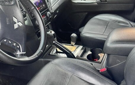 Mitsubishi Pajero IV, 2018 год, 3 000 000 рублей, 10 фотография