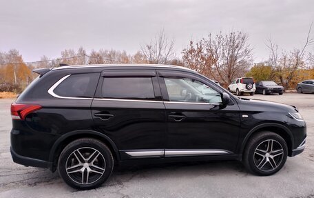 Mitsubishi Outlander III рестайлинг 3, 2017 год, 1 650 000 рублей, 4 фотография