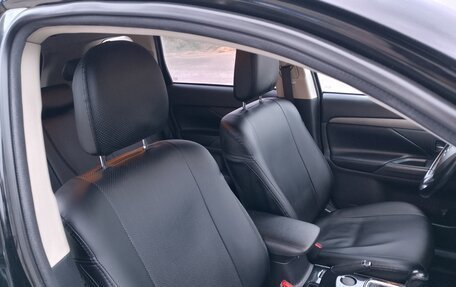 Mitsubishi Outlander III рестайлинг 3, 2017 год, 1 650 000 рублей, 9 фотография