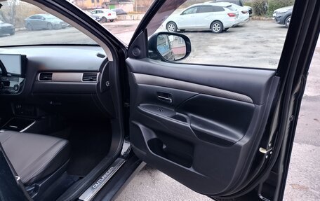 Mitsubishi Outlander III рестайлинг 3, 2017 год, 1 650 000 рублей, 10 фотография