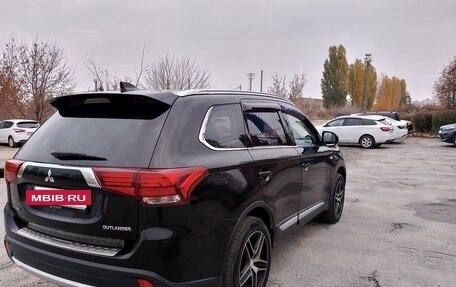 Mitsubishi Outlander III рестайлинг 3, 2017 год, 1 650 000 рублей, 6 фотография